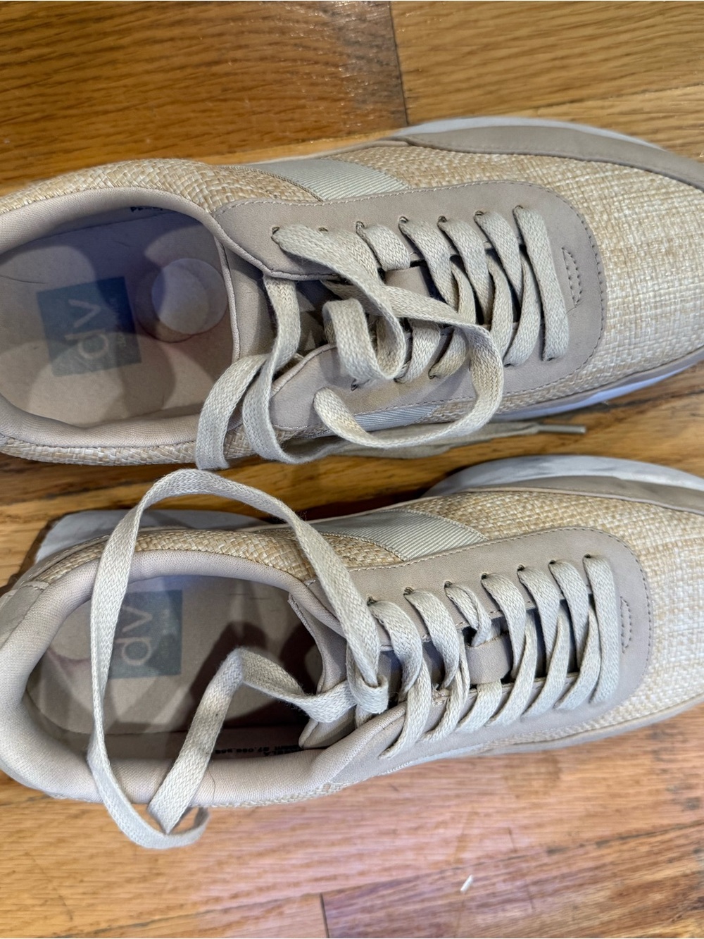 Dolce Vita Ratan-like Casual Sneakers